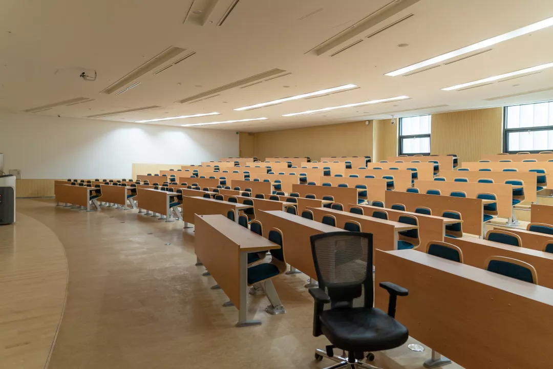 predavanja o vzgoji_changbok-ko-F8t2VGnI47I-unsplash.jpg