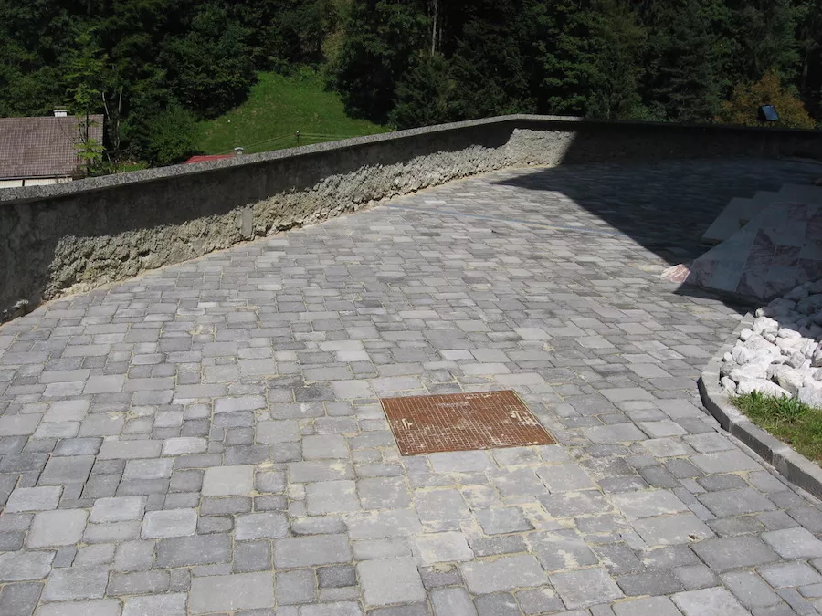 Apus, Izgradnja in obnova opornih in podpornih objektov - Cerkev Solčava 88