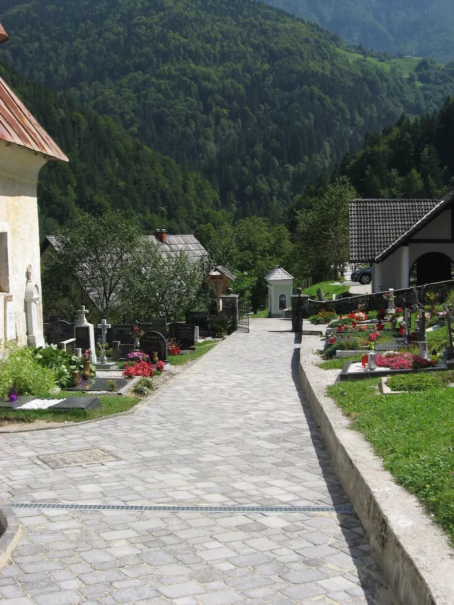 Apus, Izgradnja in obnova opornih in podpornih objektov - Cerkev Solčava 89