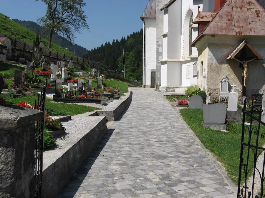 Apus, Izgradnja in obnova opornih in podpornih objektov - Cerkev Solčava 90