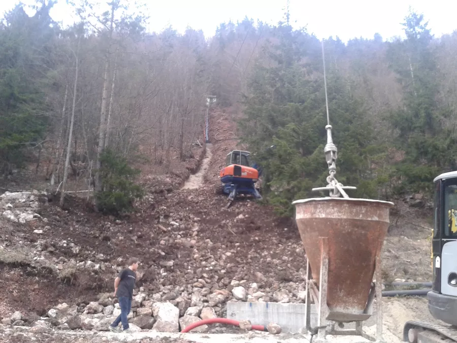 Apus, Izvedba del na težko dostopnih terenih - Vodovod Martuljek 76