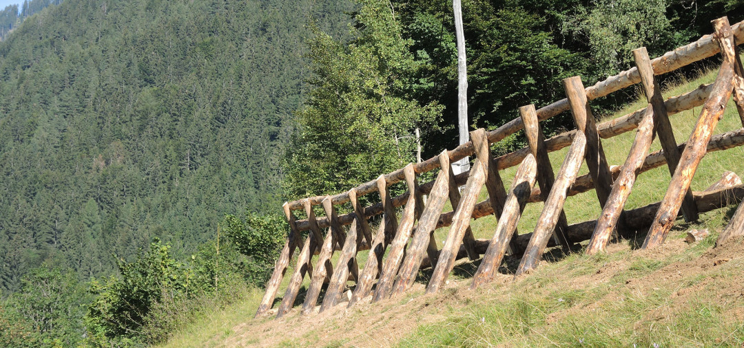 Apus, Zaščita pred snežnimi plazovi Srednji vrh 49