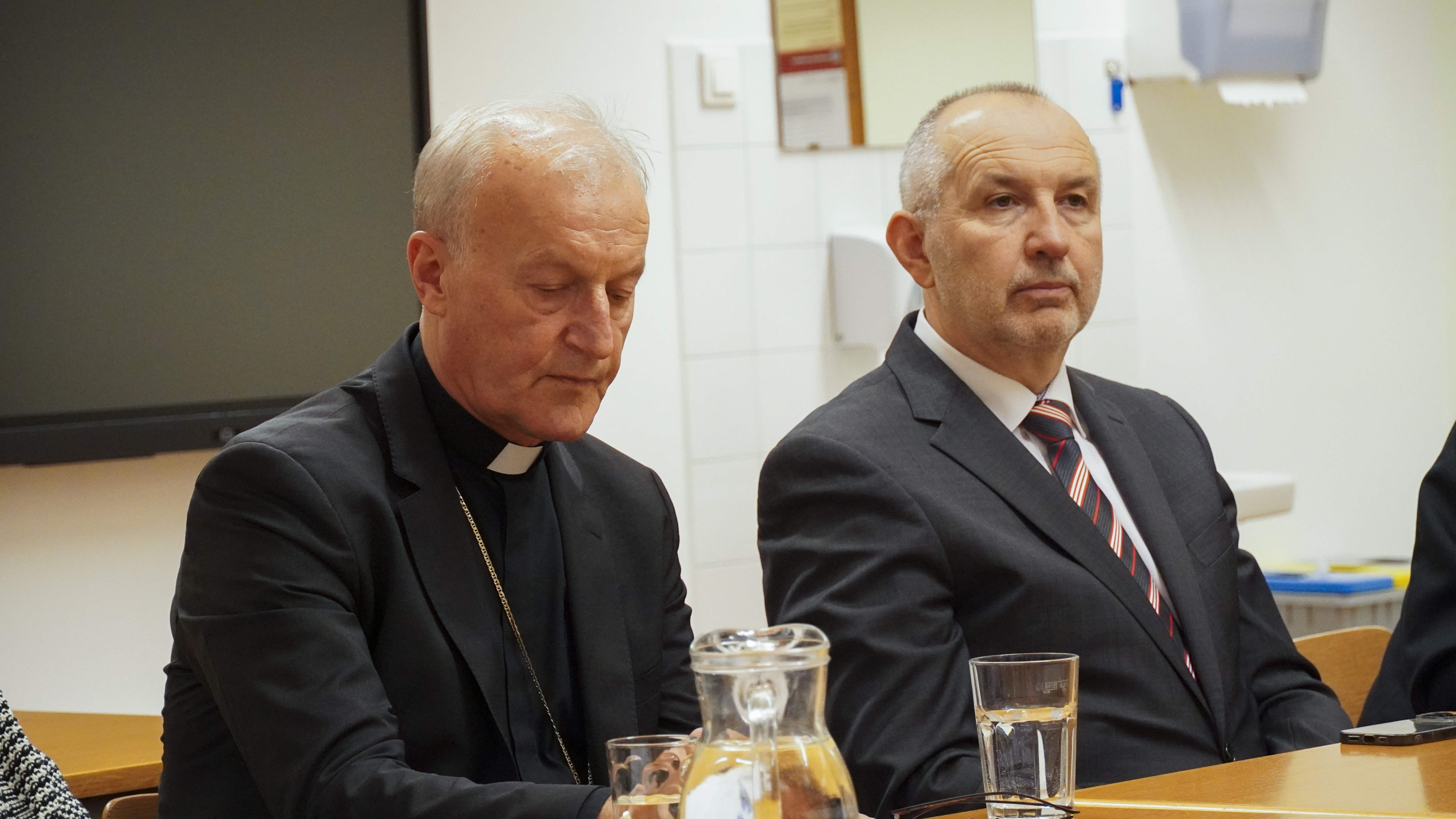 Okrogla miza - Vloga vernikov pri graditvi miru v sodobni pluralni družbi