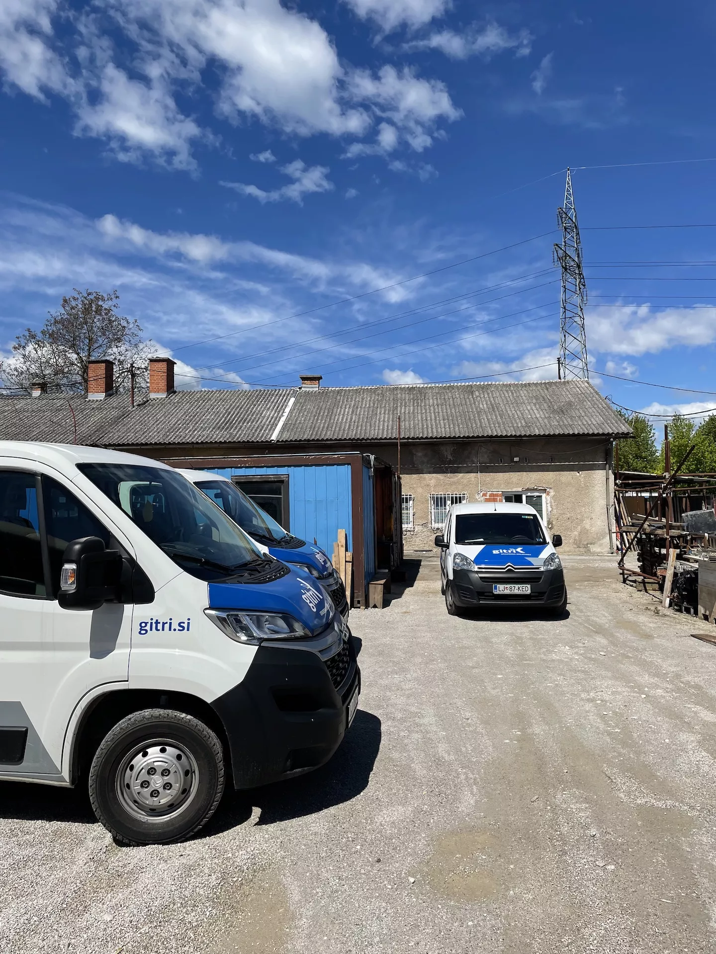 Gitri z izvedenimi aplikacijami nove celostne podobe zasijal v polni luči