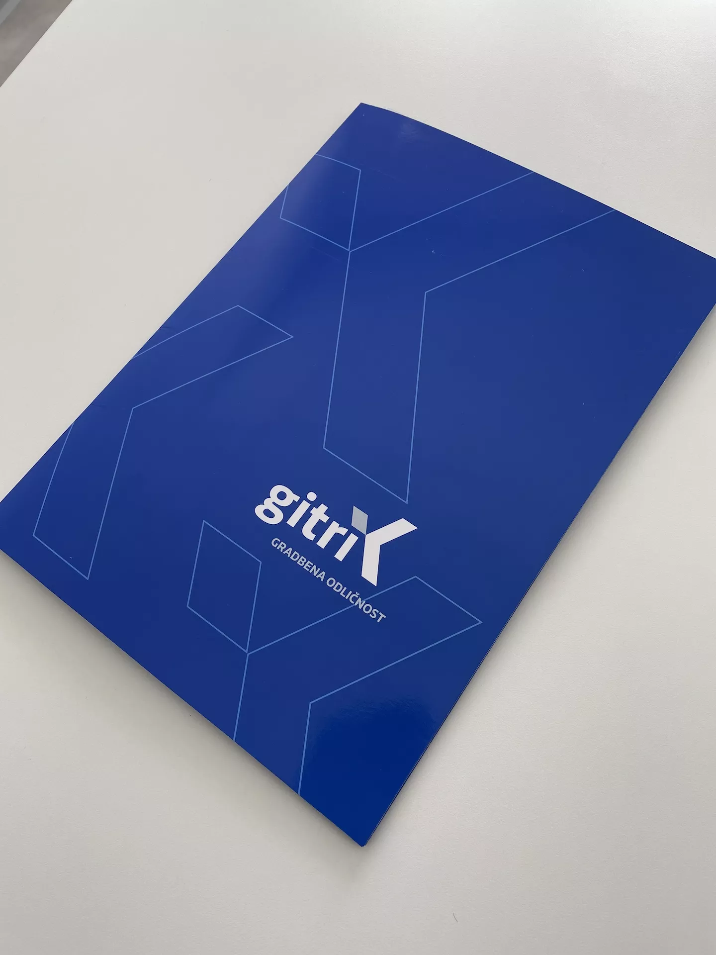 Gitri z izvedenimi aplikacijami nove celostne podobe zasijal v polni luči