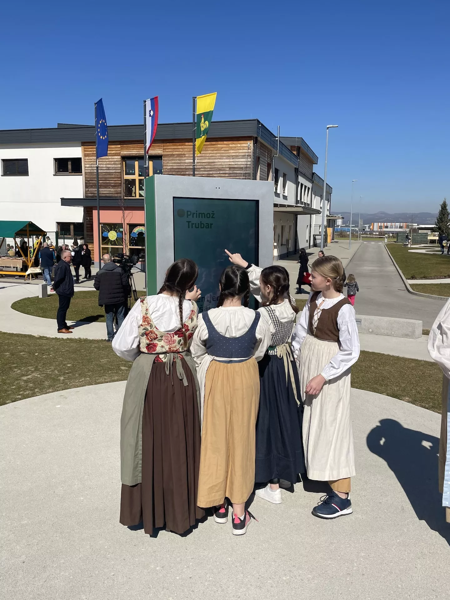 Otvoritev Šentjernejske učne poti z zaslonom Litebox