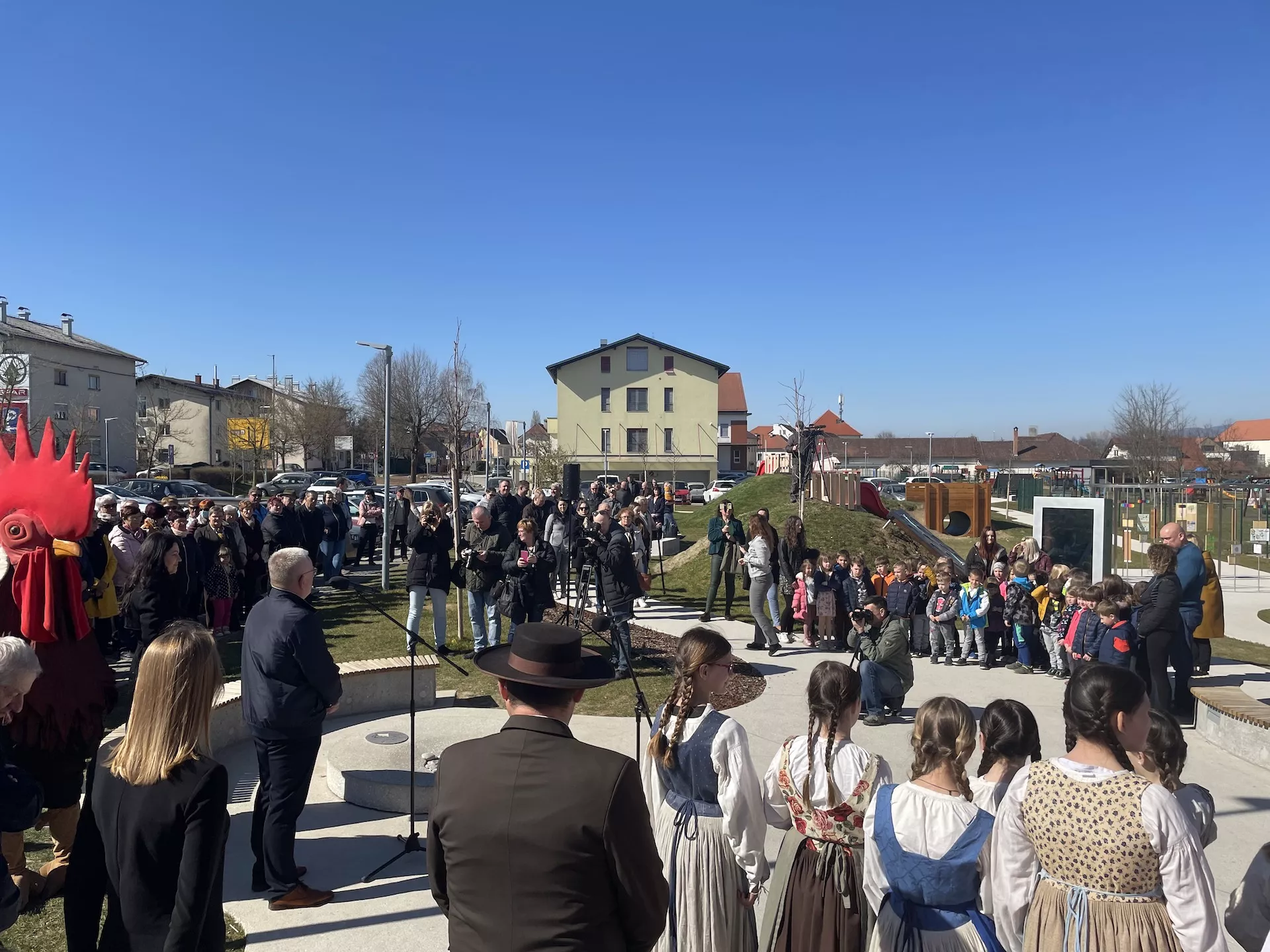 Otvoritev Šentjernejske učne poti z zaslonom Litebox