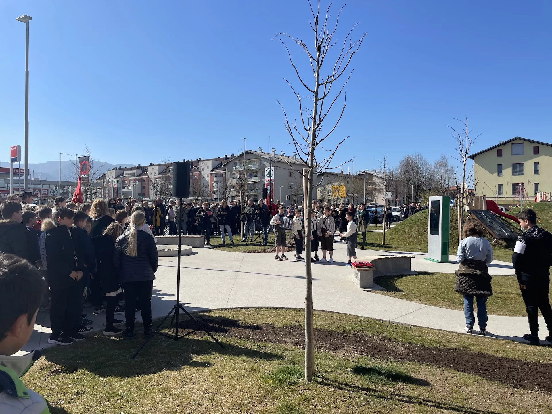 Otvoritev Šentjernejske učne poti z zaslonom Litebox