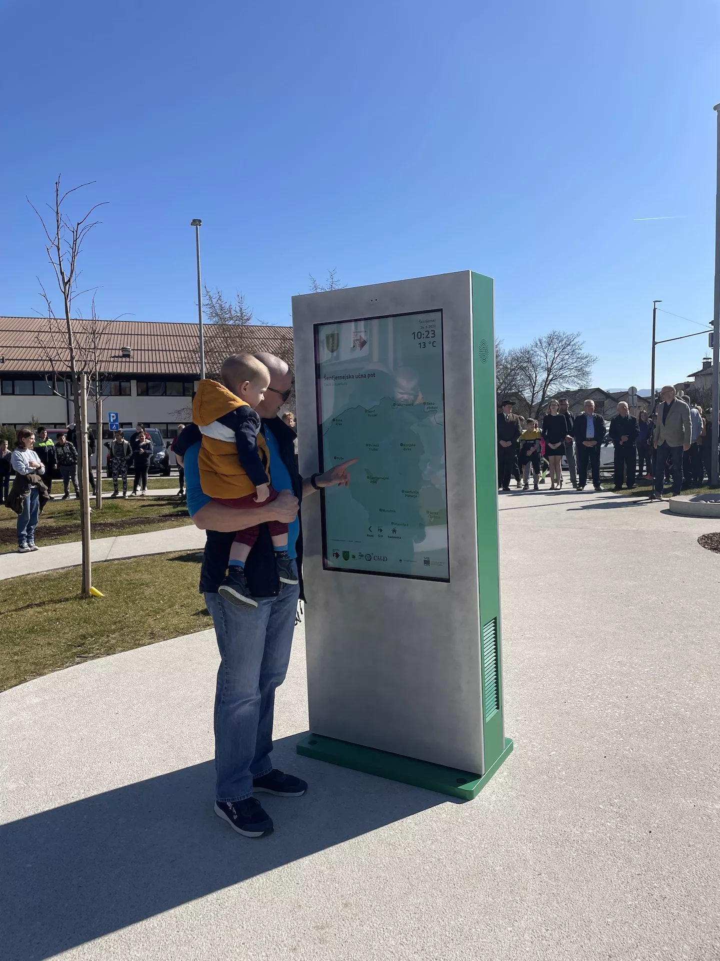 Otvoritev Šentjernejske učne poti z zaslonom Litebox
