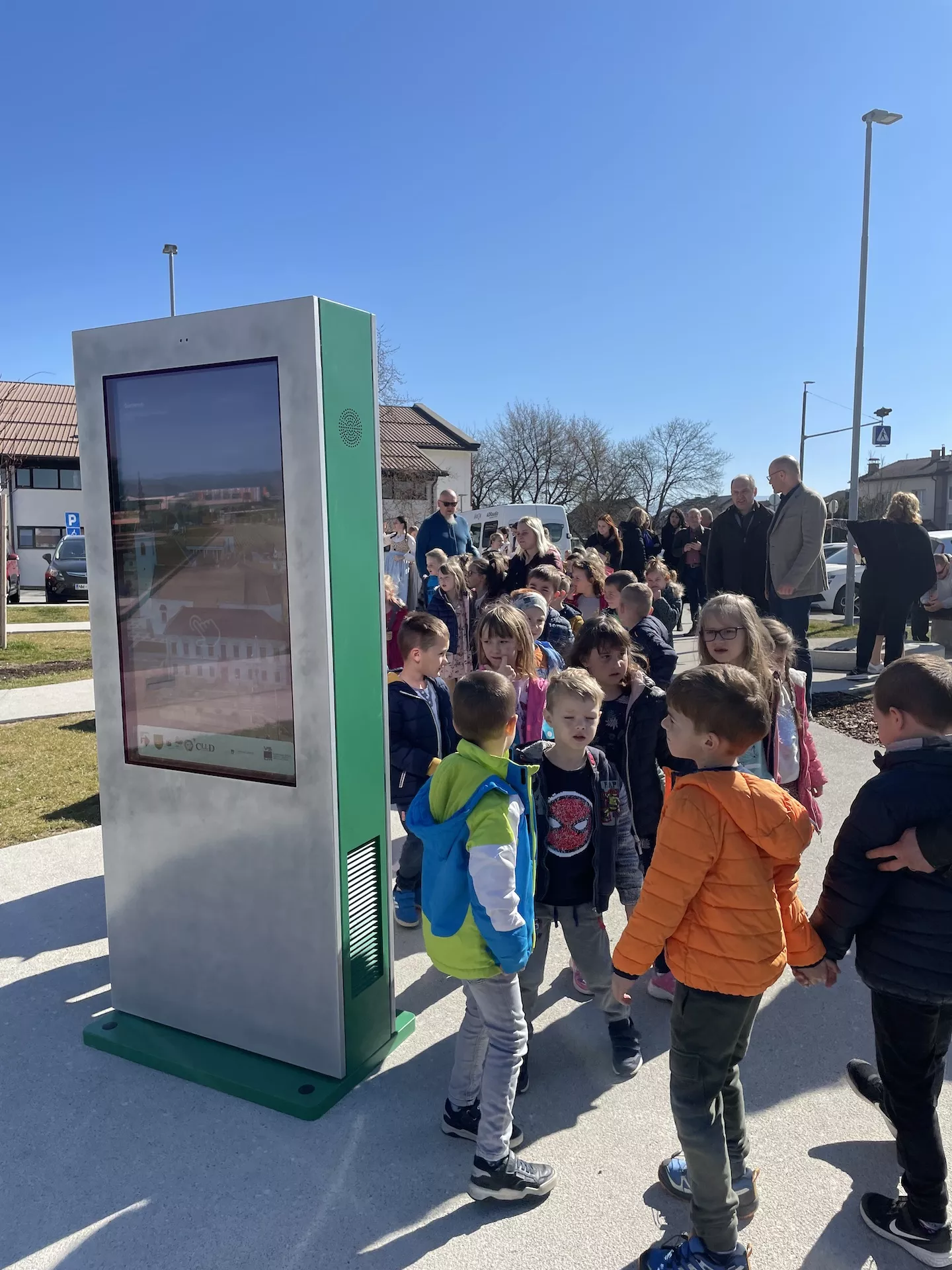 Otvoritev Šentjernejske učne poti z zaslonom Litebox