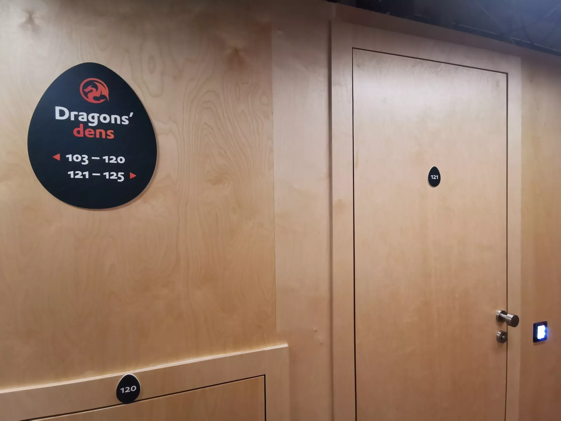 Označevalna podoba Dragon’s Dream Hostel