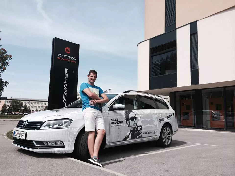 Premikajoči se oglasi