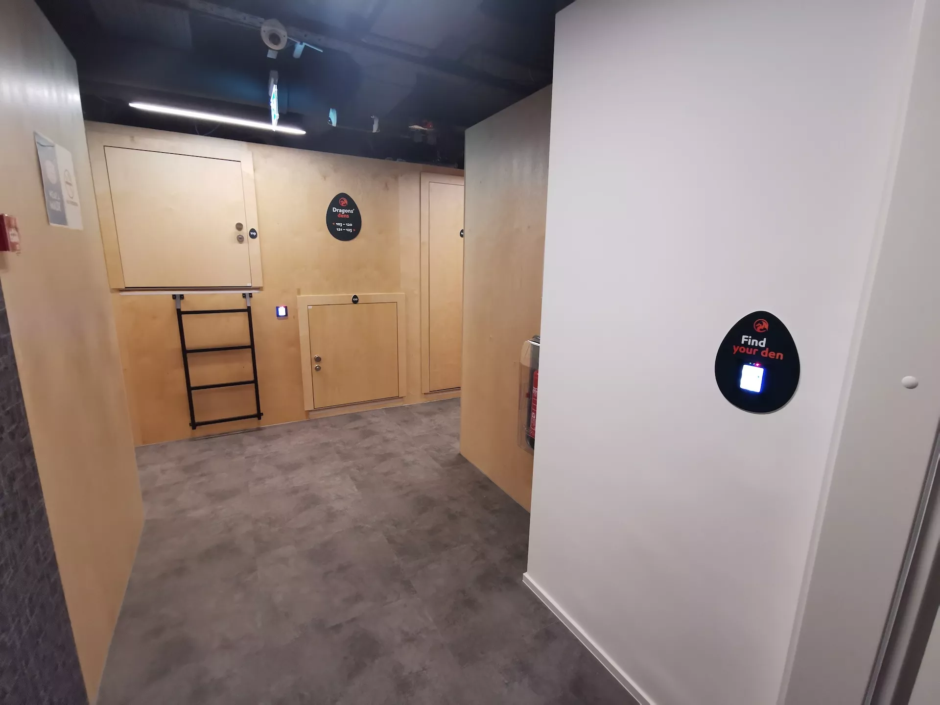 Signage Dragon’s Dream Hostel