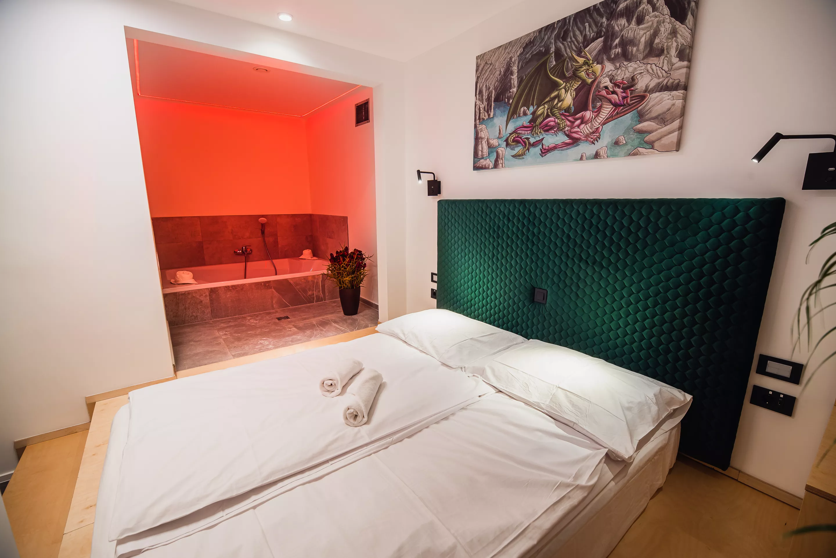 Zasebna soba z zakonsko posteljo in masažno kadjo