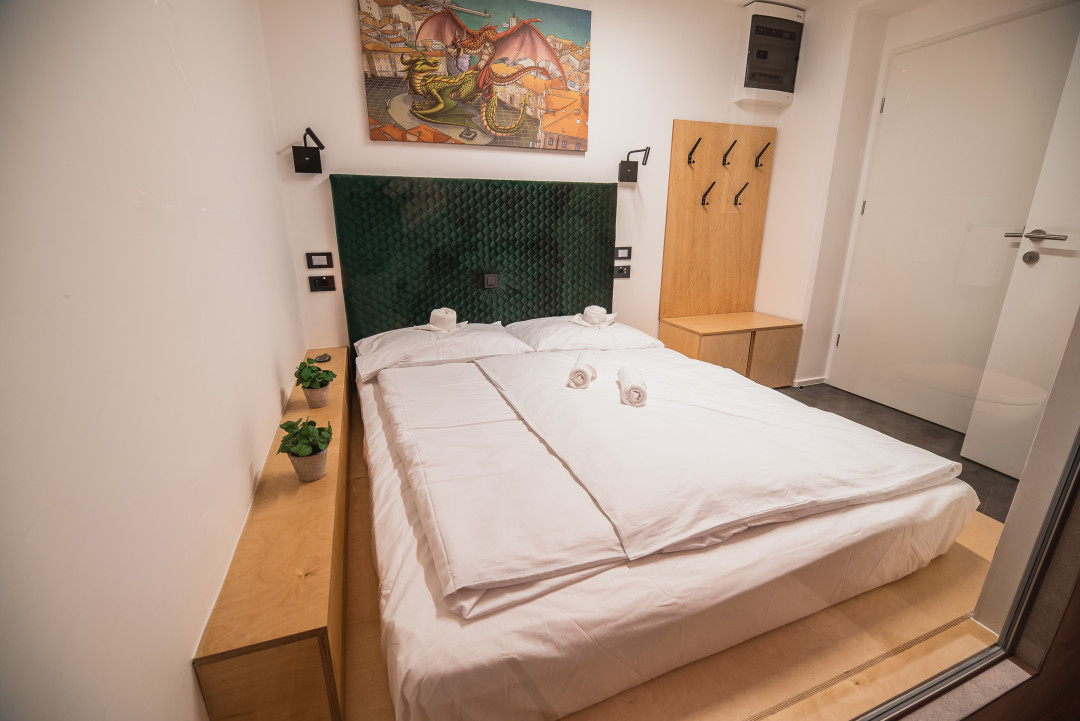 Zasebna soba z zakonsko posteljo za 2 osebi