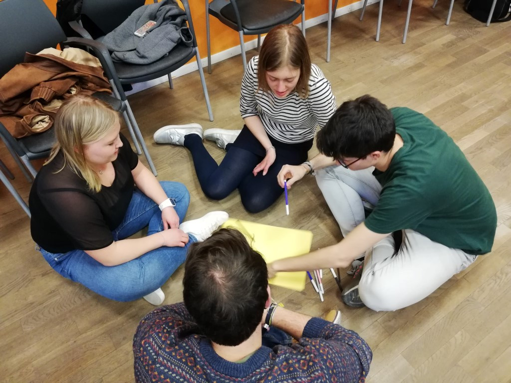 V MC KRŠKO OZAVEŠČALI O NASILJU NAD ŽENSKAMI