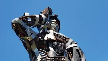 Humanizacija tehnologij skozi interdisciplinarne umetniške prakse