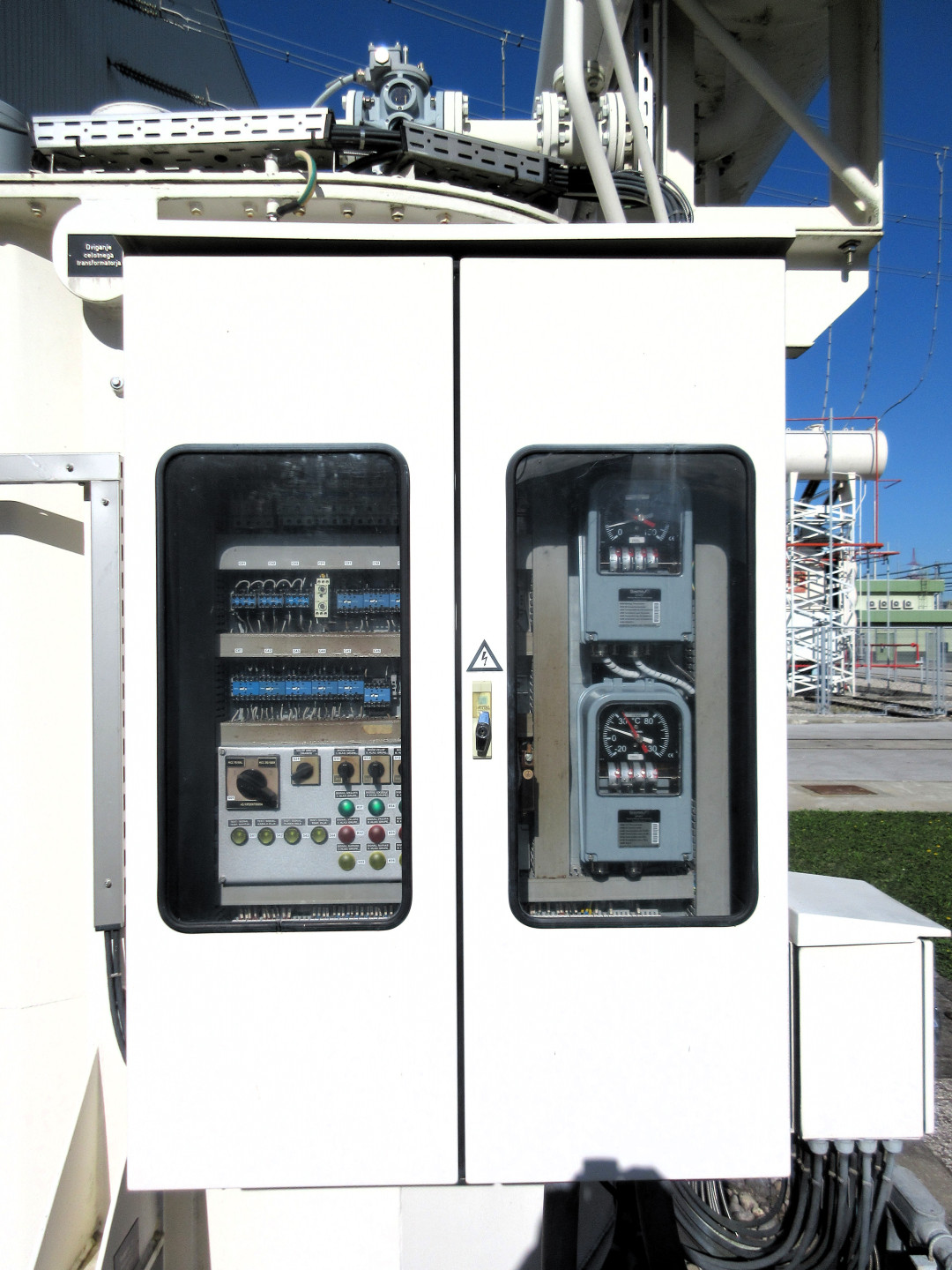 Obnova lokalnih omaric transformatorjev T1 in T2