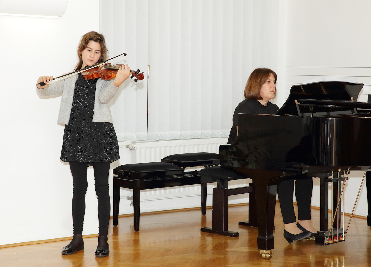 Božično-novoletni koncert učencev GŠ Brežice