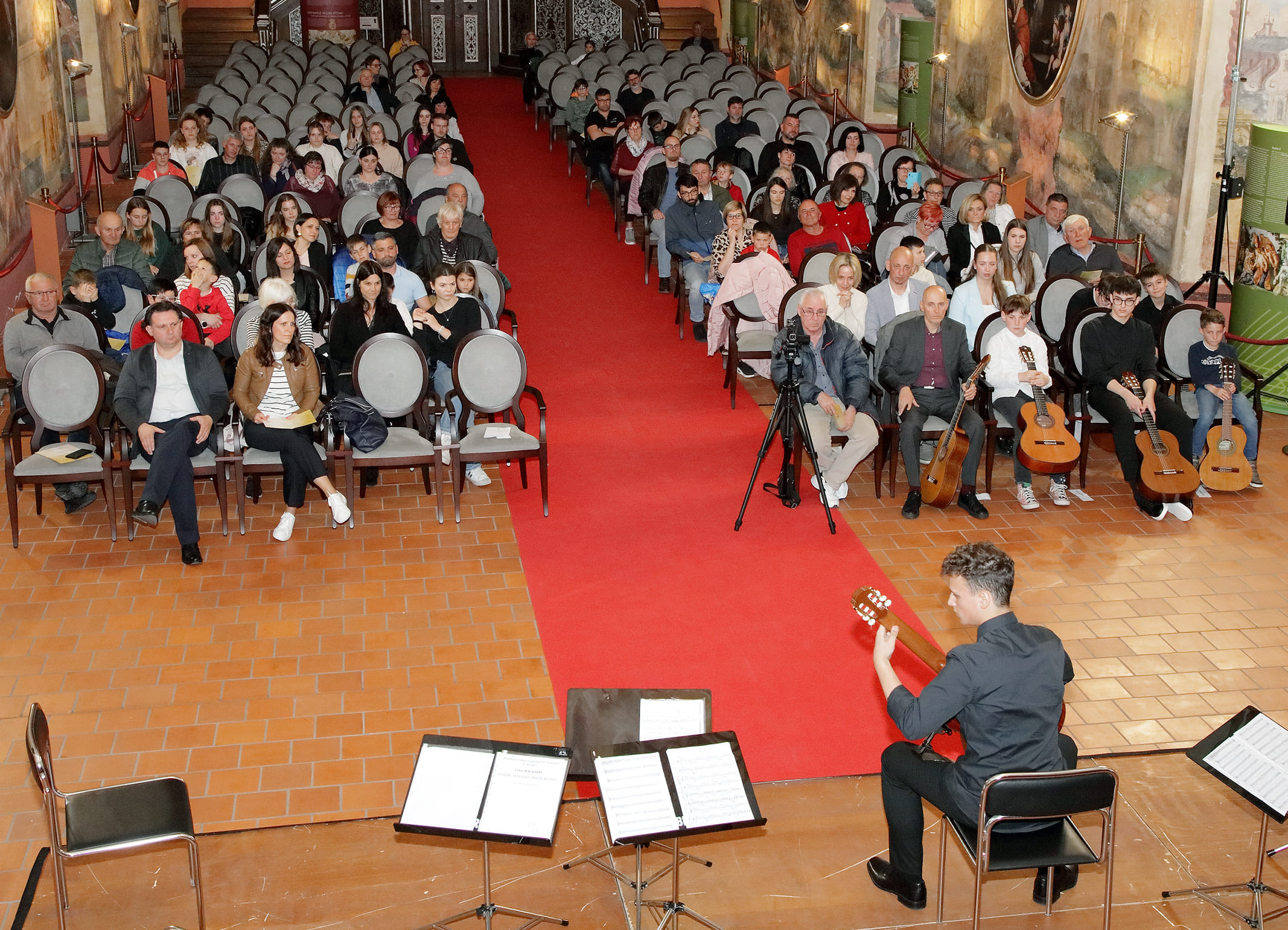 Koncert kitaristov: Matic Lazić, Martin Urek in ostali učenci prof. T. Vrandečića