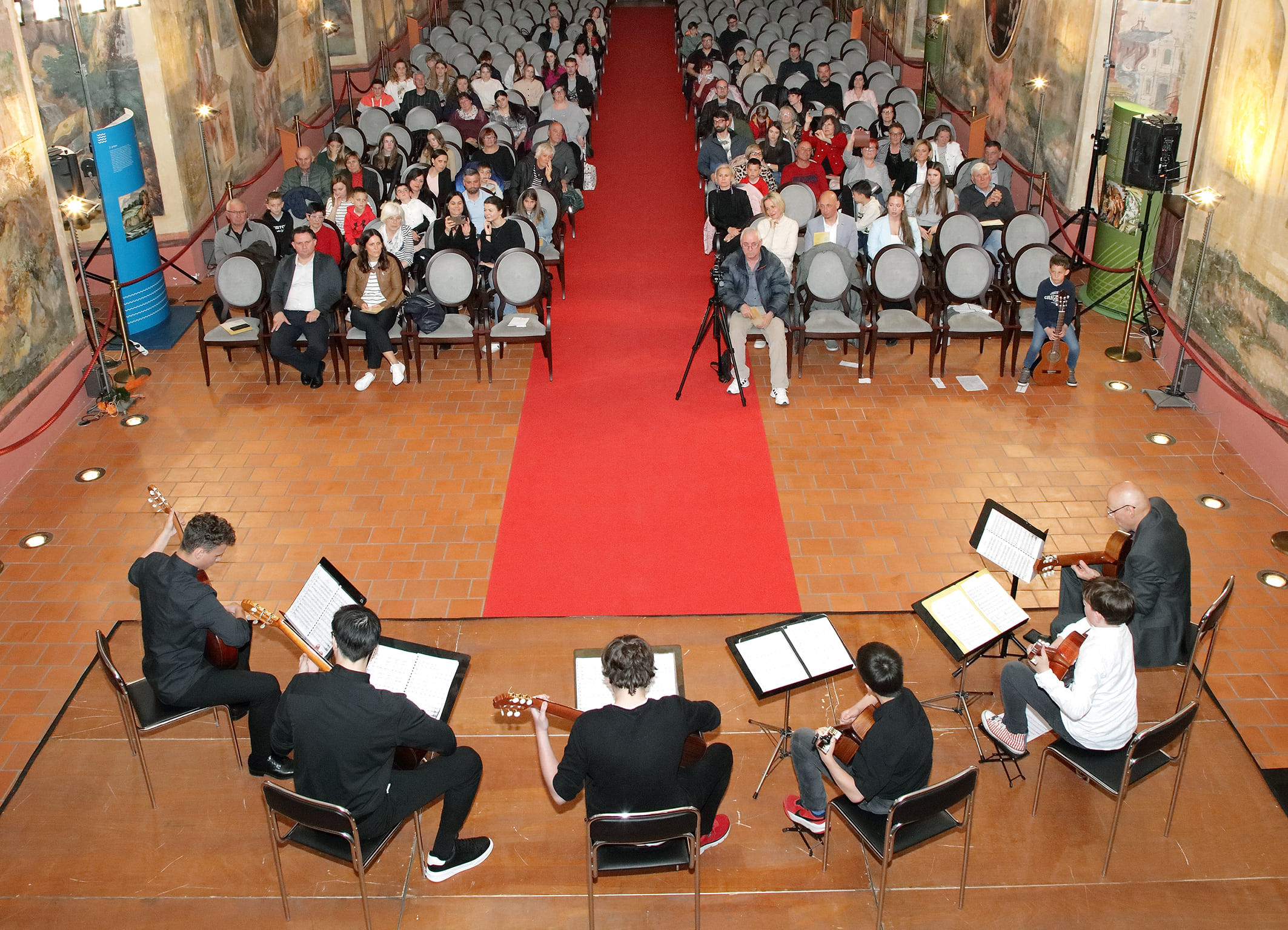 Koncert kitaristov: Matic Lazić, Martin Urek in ostali učenci prof. T. Vrandečića