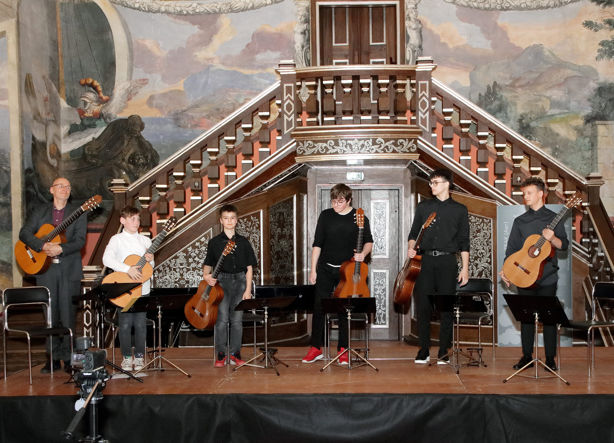 Koncert kitaristov: Matic Lazić, Martin Urek in ostali učenci prof. T. Vrandečića