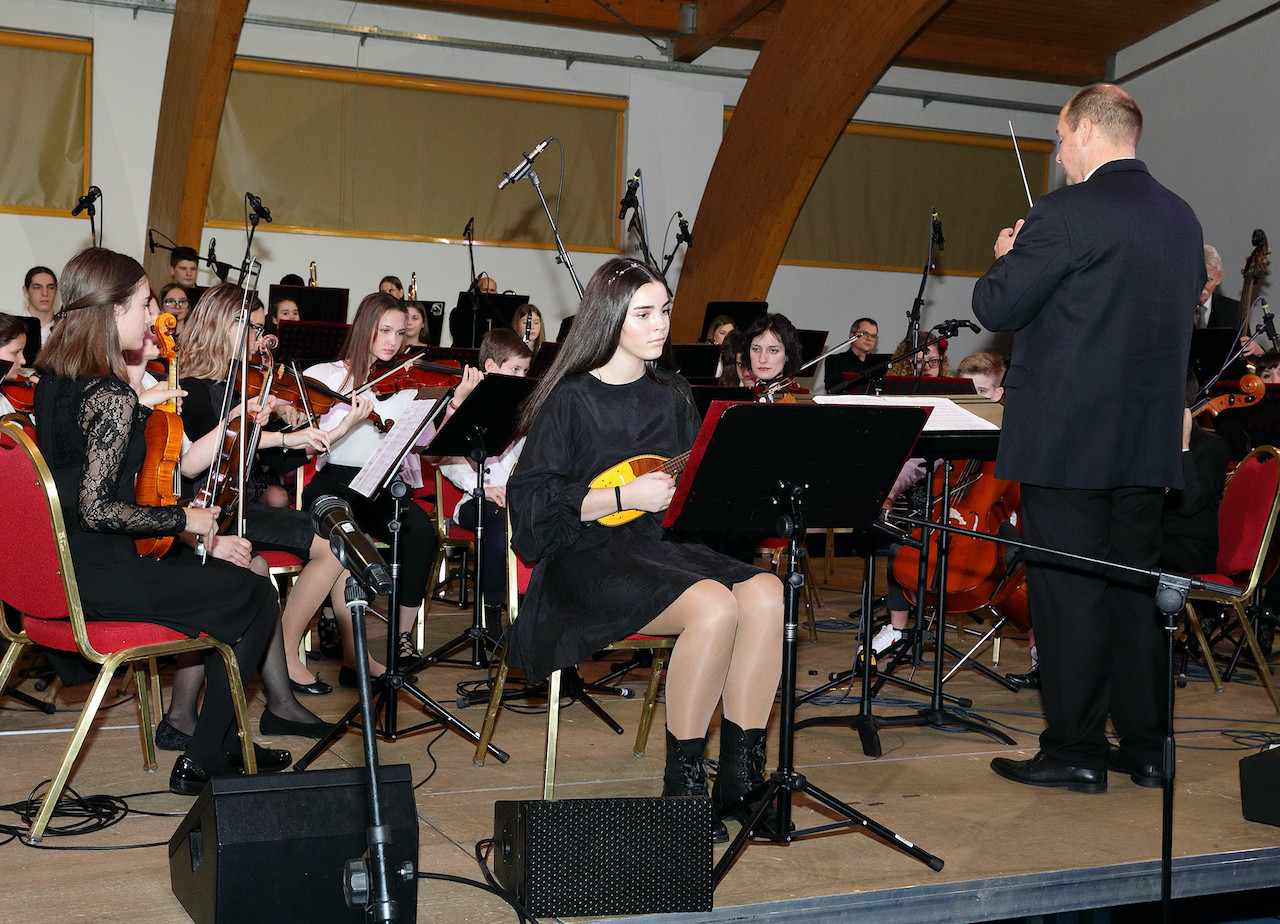 Koncert orkestrov in vokalne skupine Solzice 2019