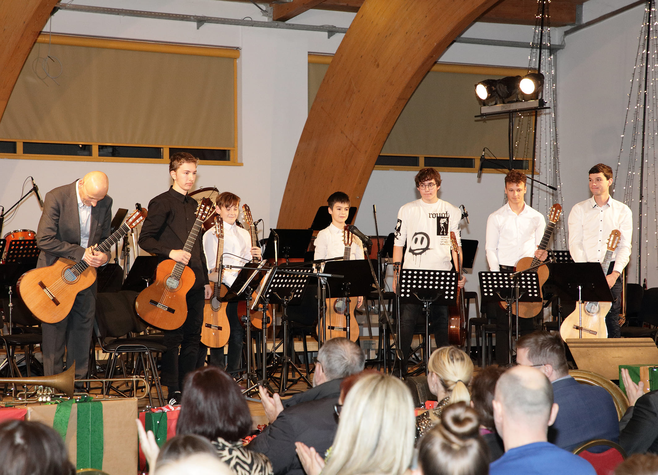 Koncert orkestrov in zbora