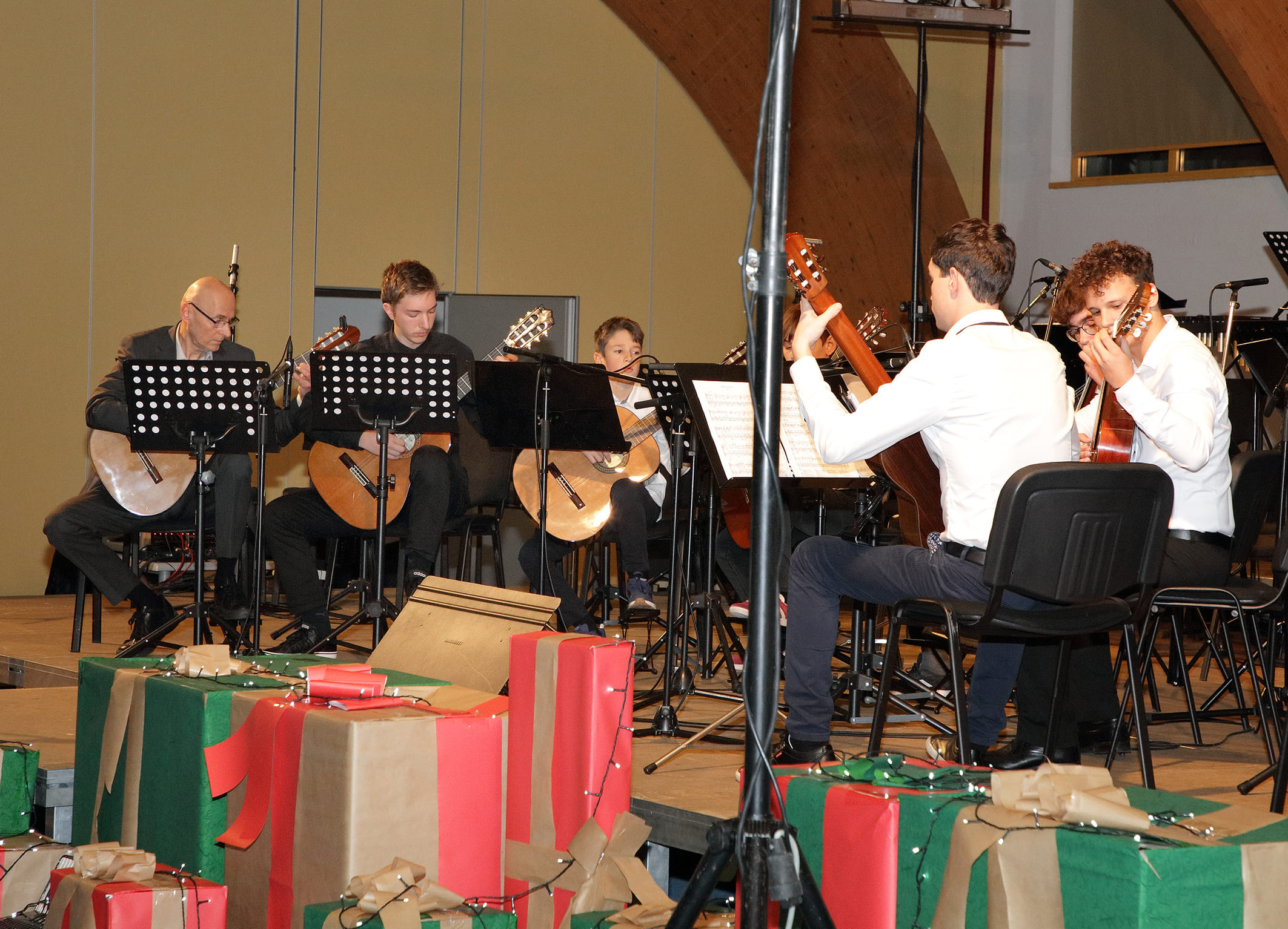 Koncert orkestrov in zbora