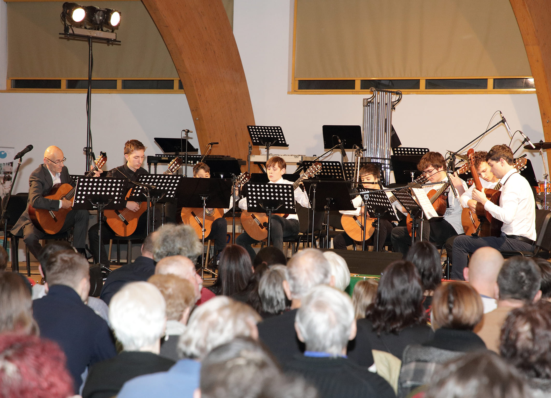 Koncert orkestrov in zbora