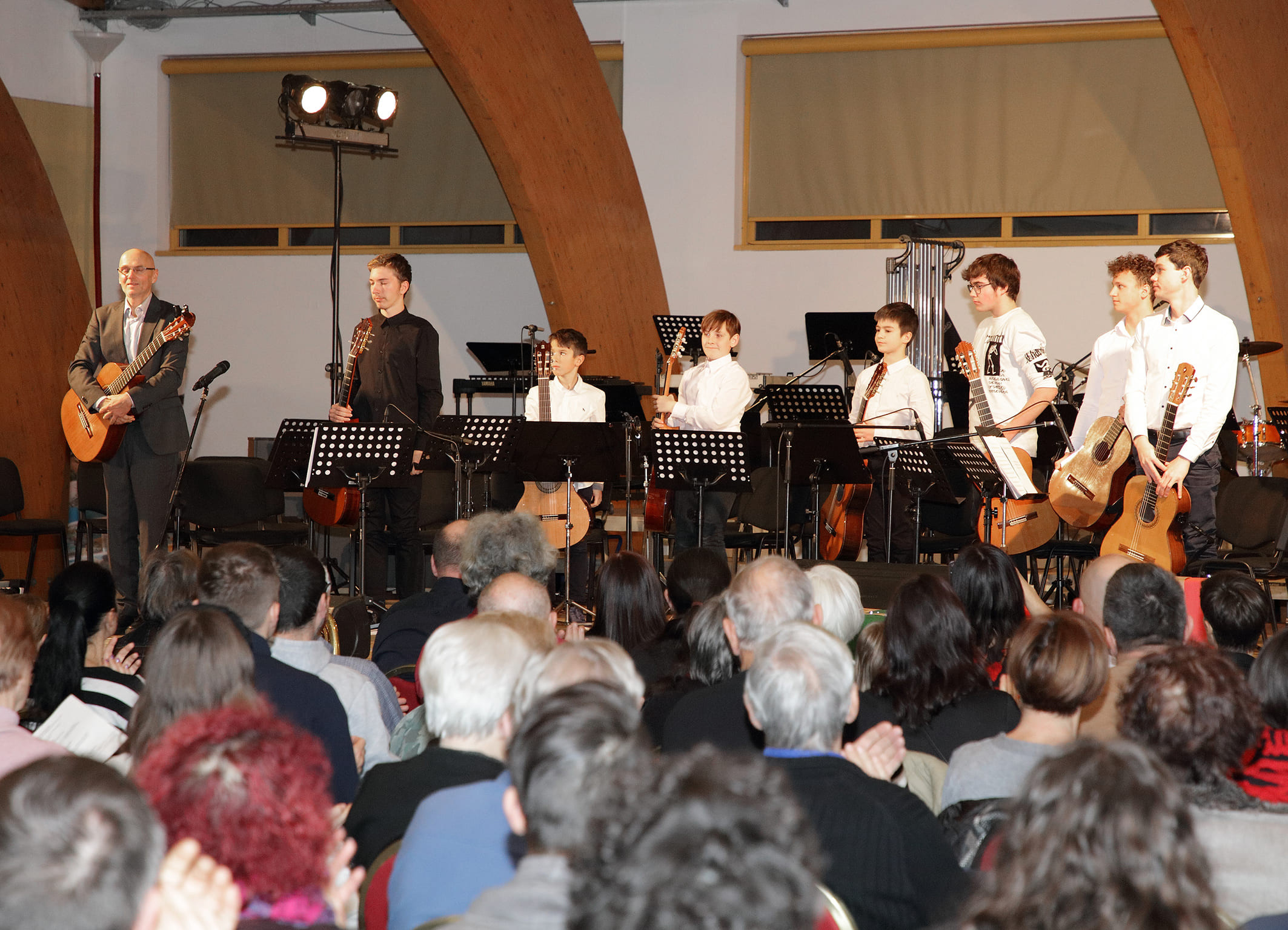 Koncert orkestrov in zbora