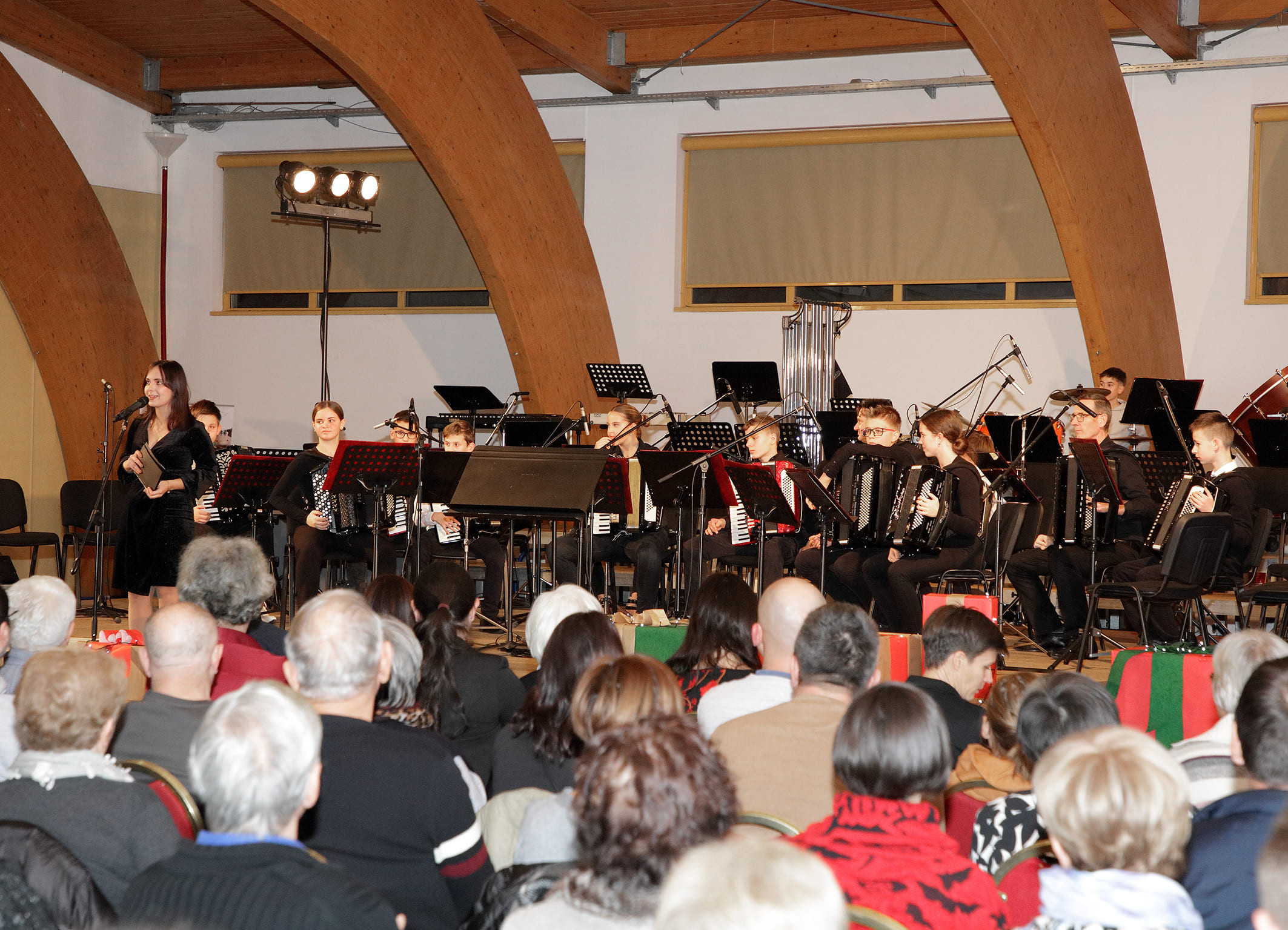 Koncert orkestrov in zbora