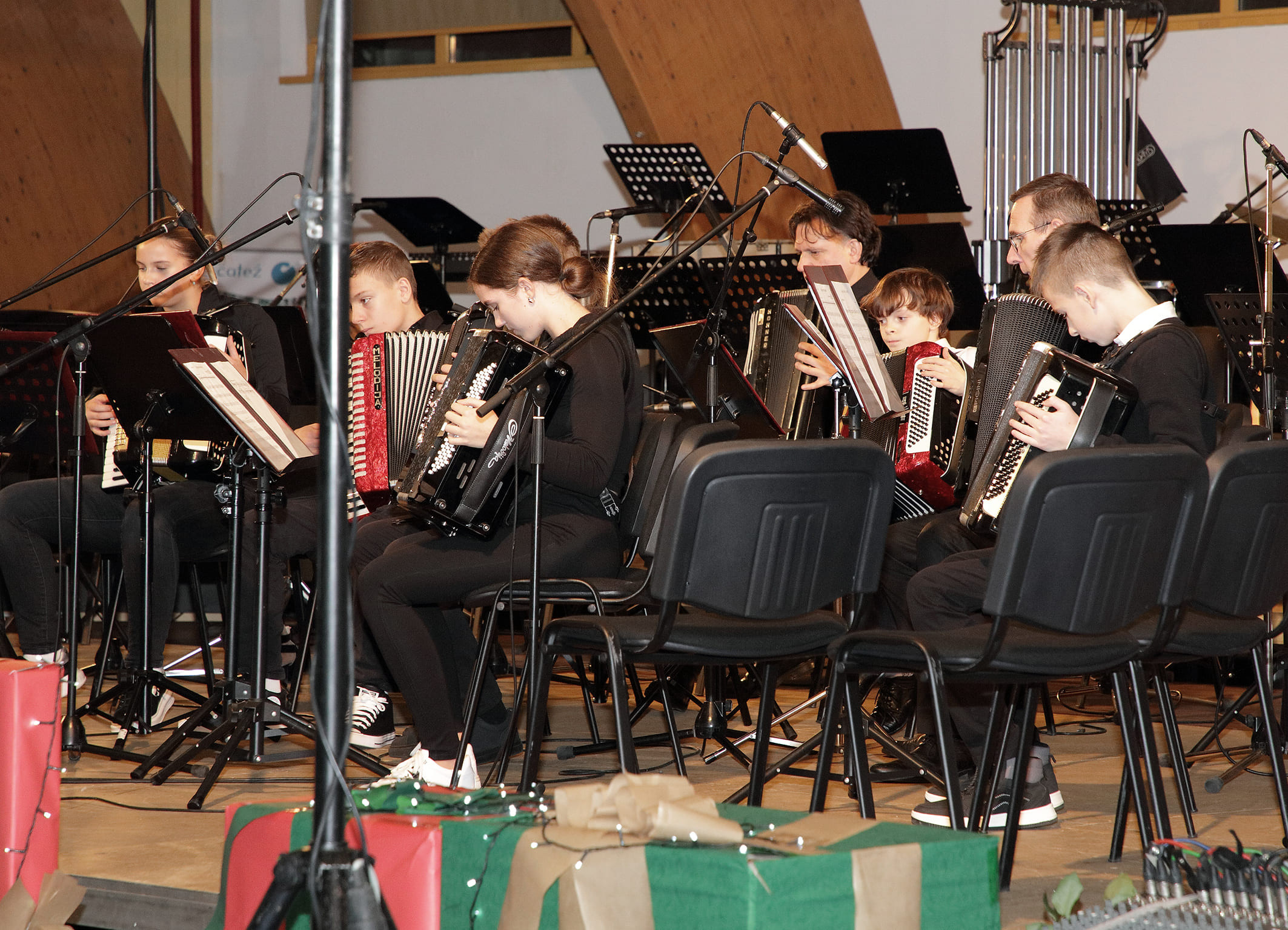 Koncert orkestrov in zbora