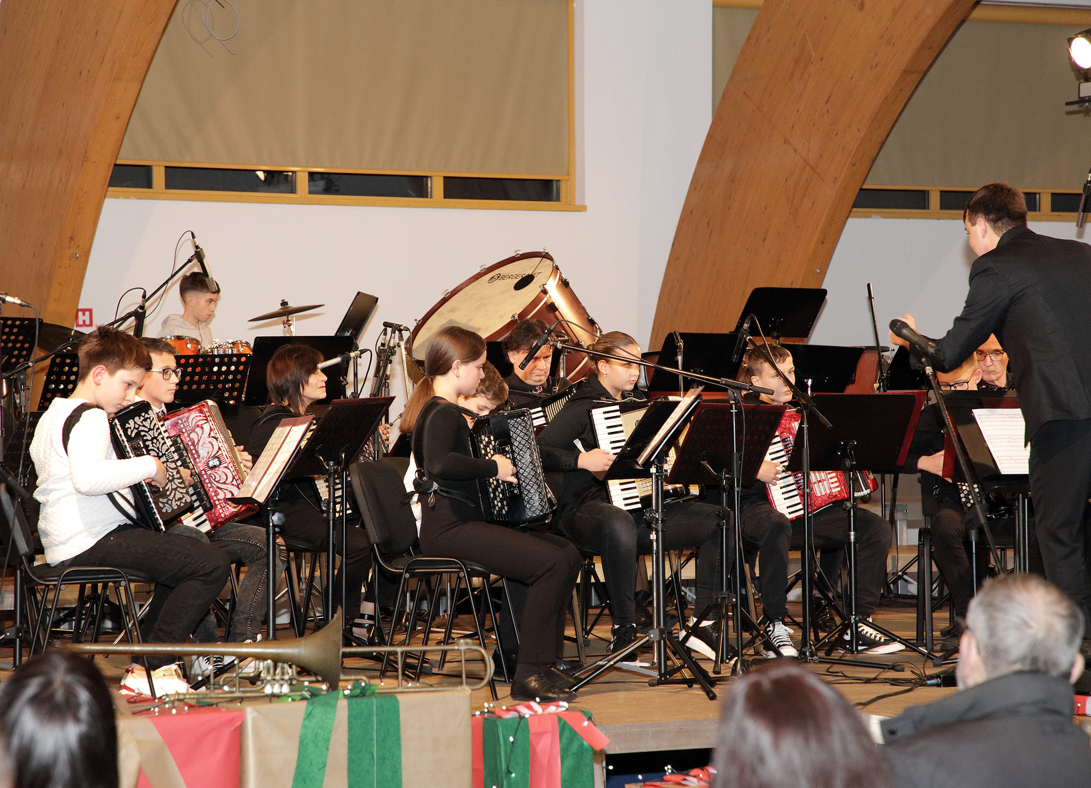 Koncert orkestrov in zbora