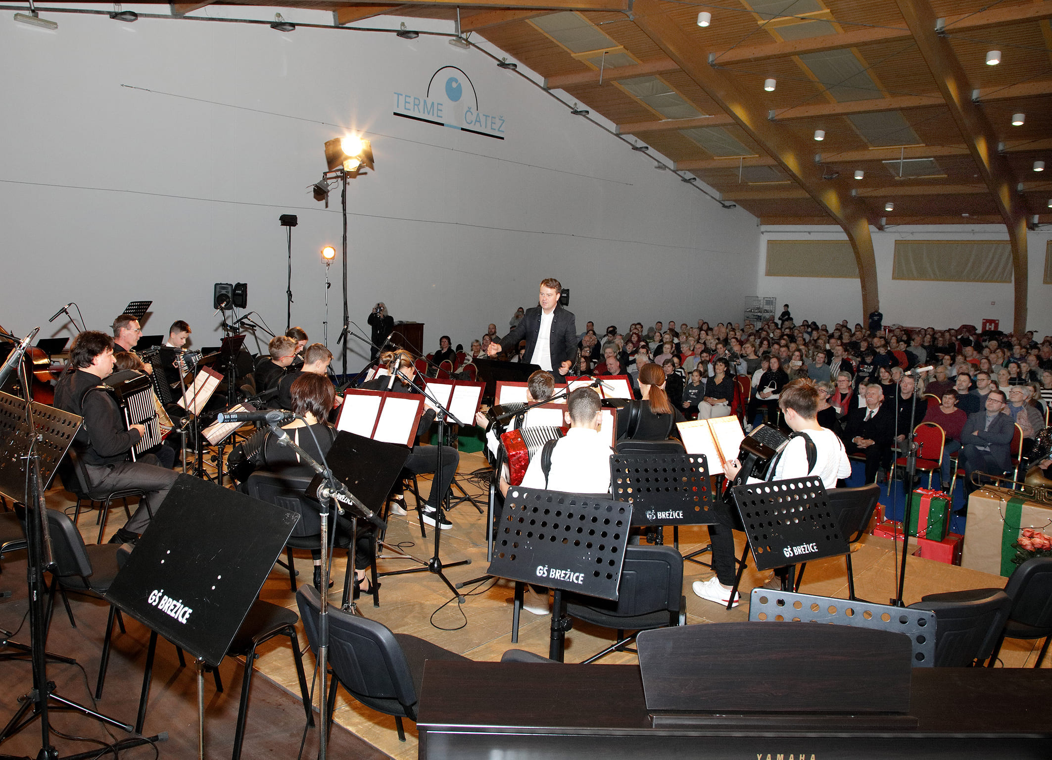 Koncert orkestrov in zbora
