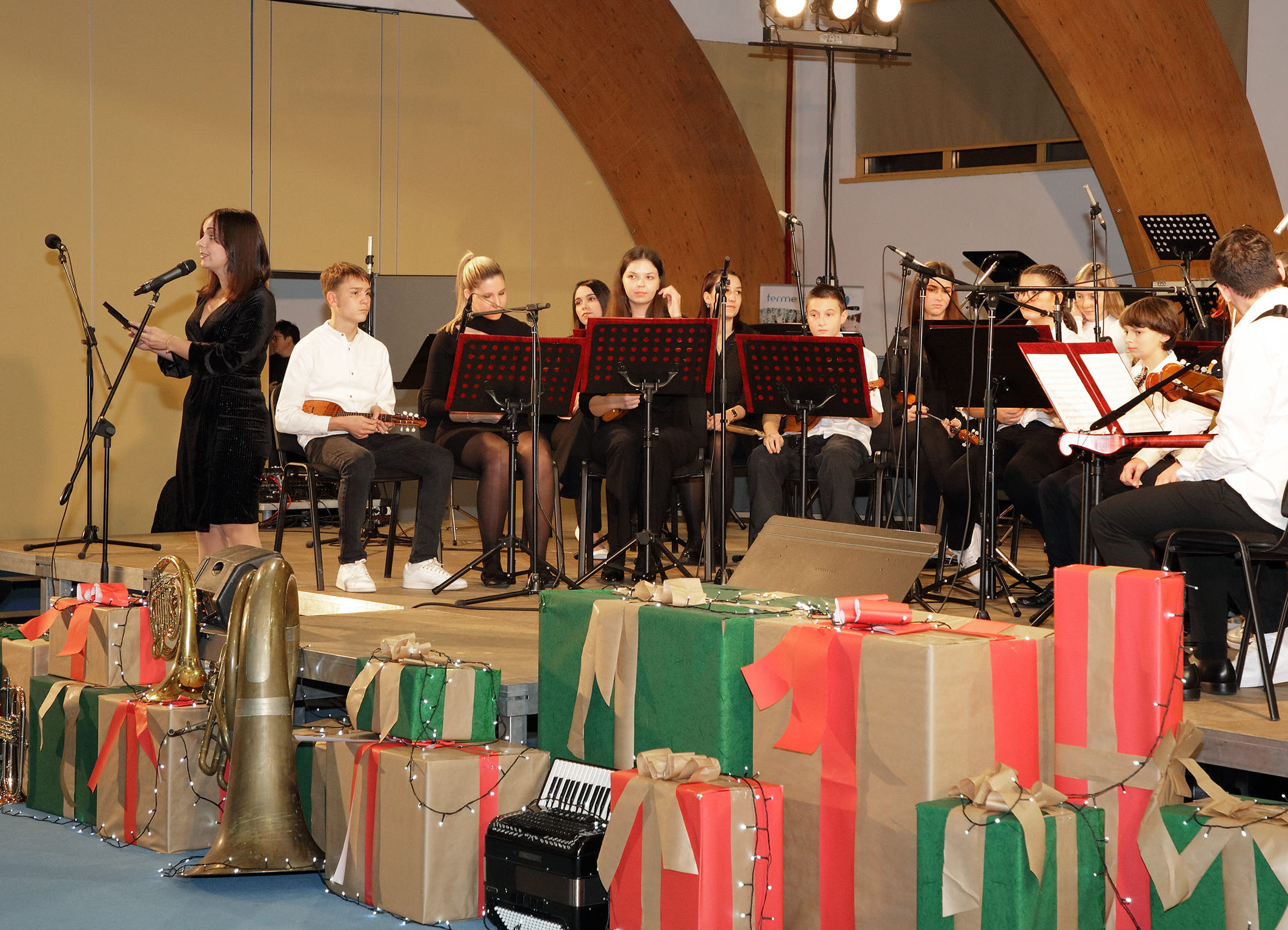 Koncert orkestrov in zbora