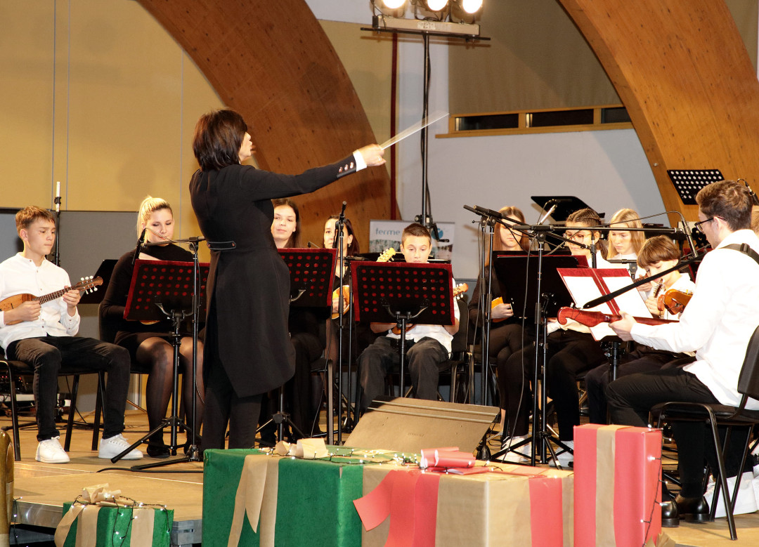 Koncert orkestrov in zbora