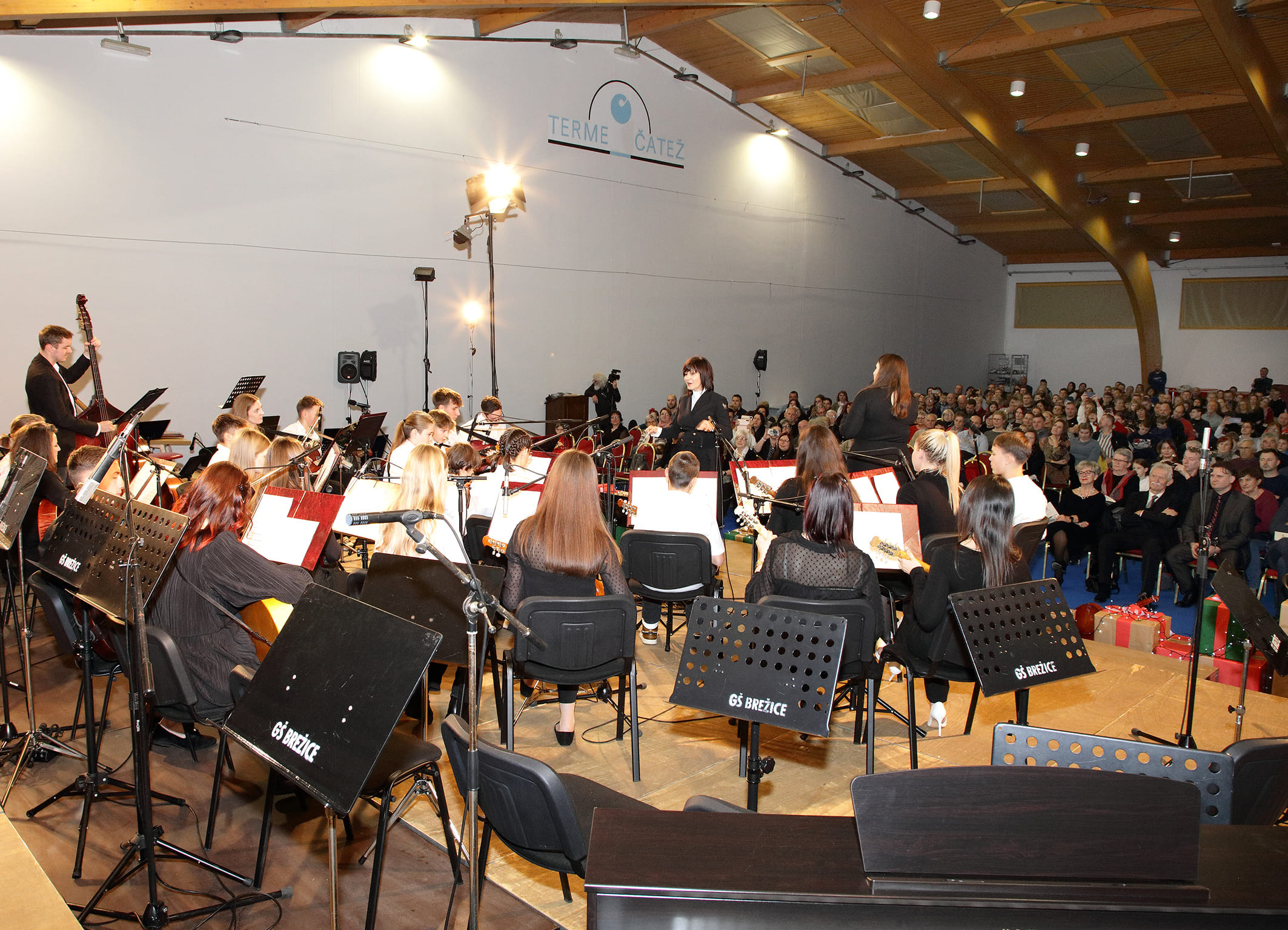 Koncert orkestrov in zbora