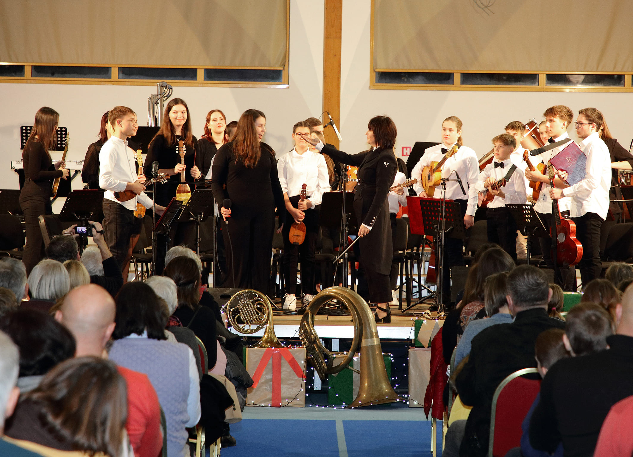 Koncert orkestrov in zbora