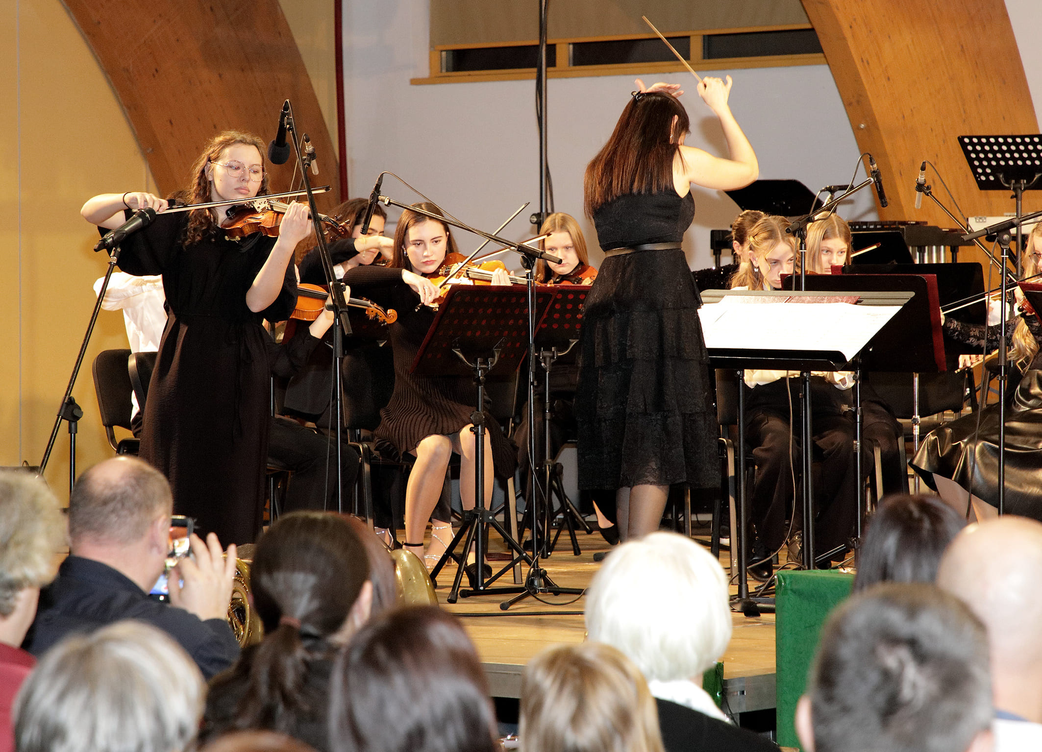Koncert orkestrov in zbora