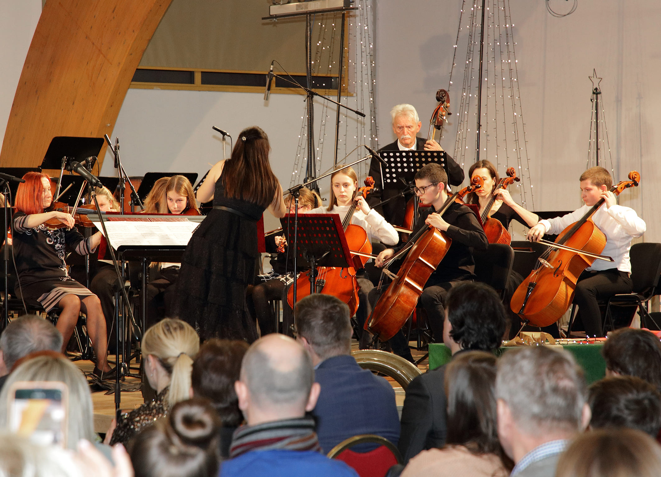 Koncert orkestrov in zbora