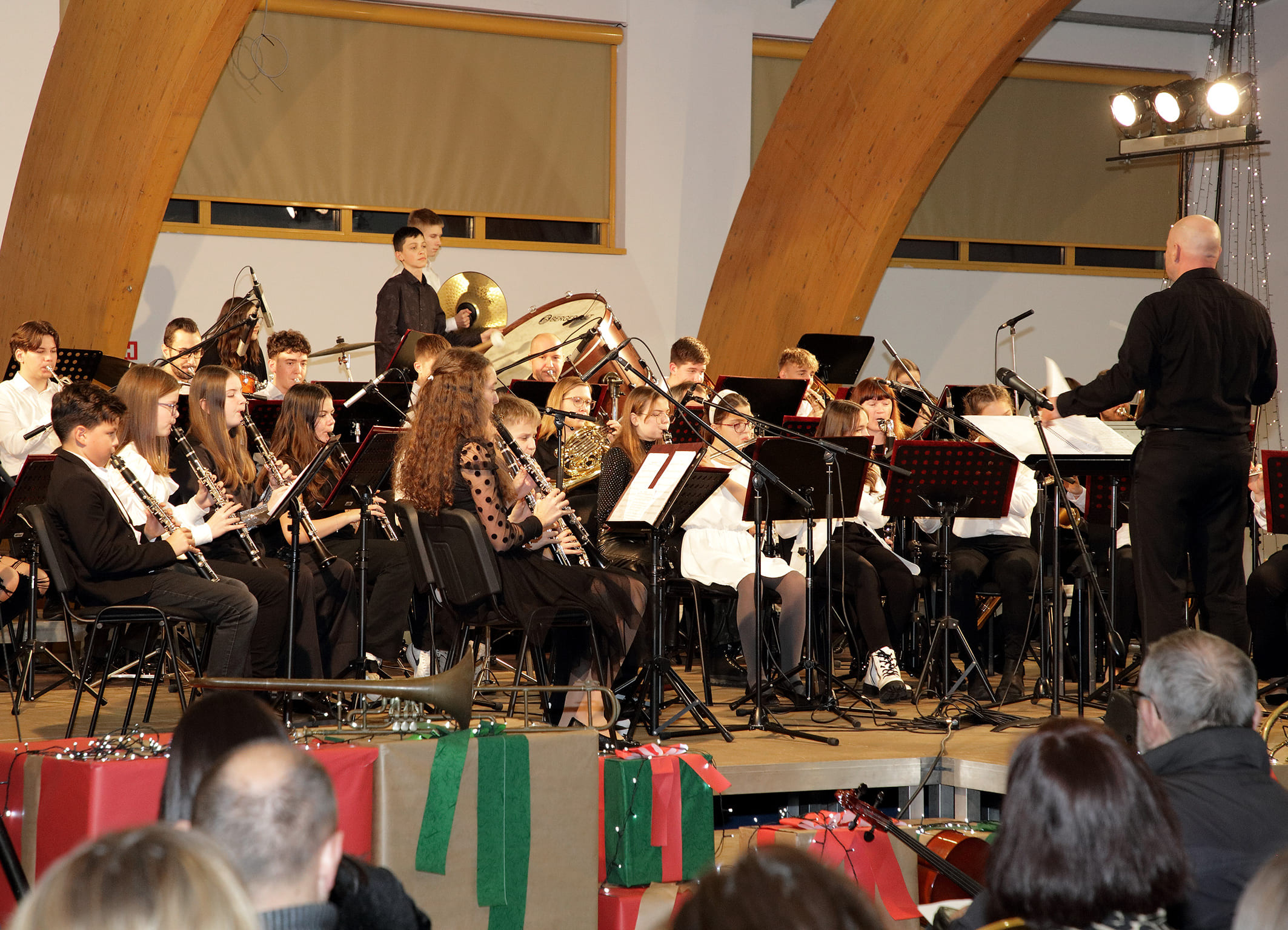 Koncert orkestrov in zbora
