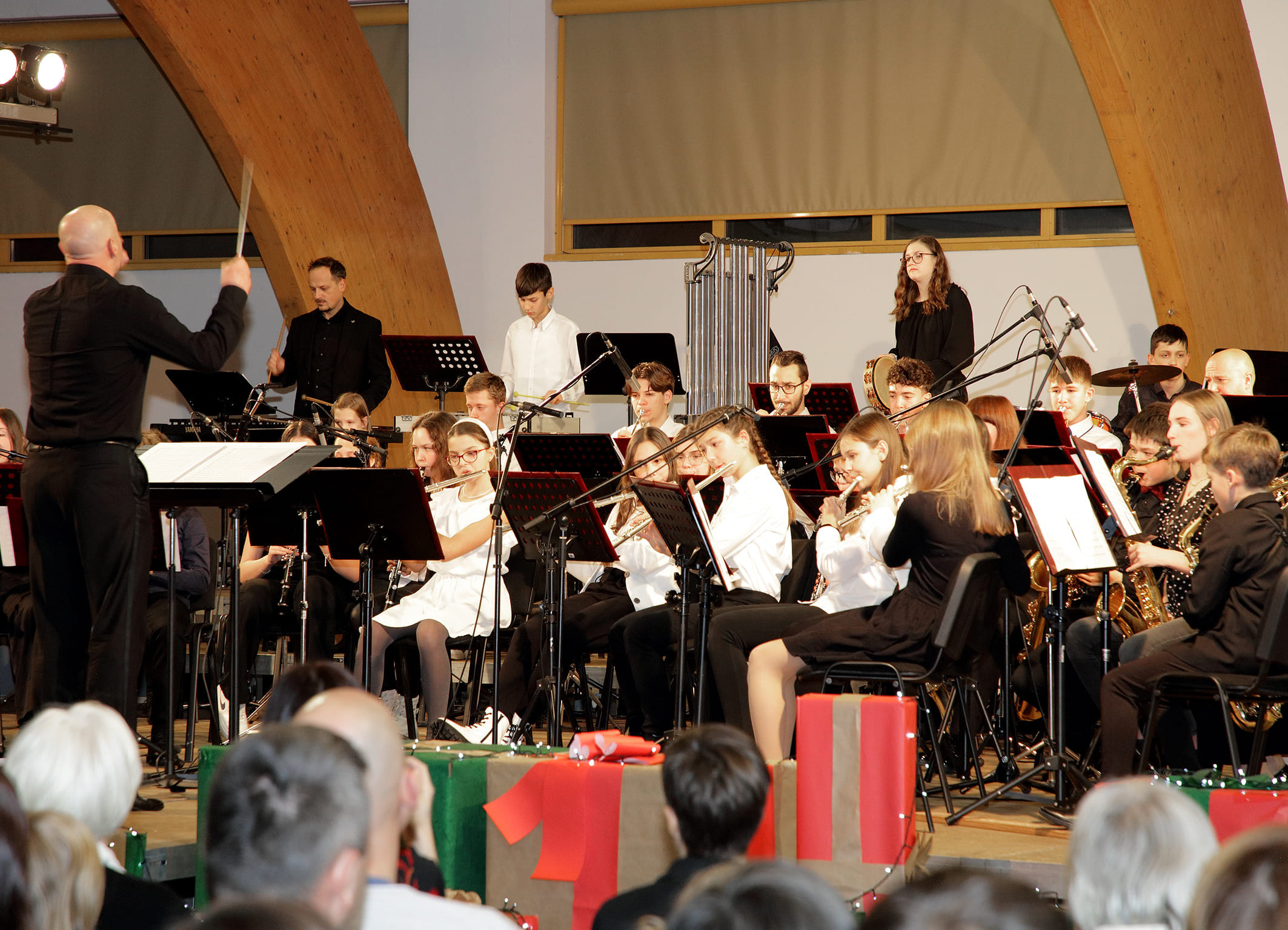Koncert orkestrov in zbora