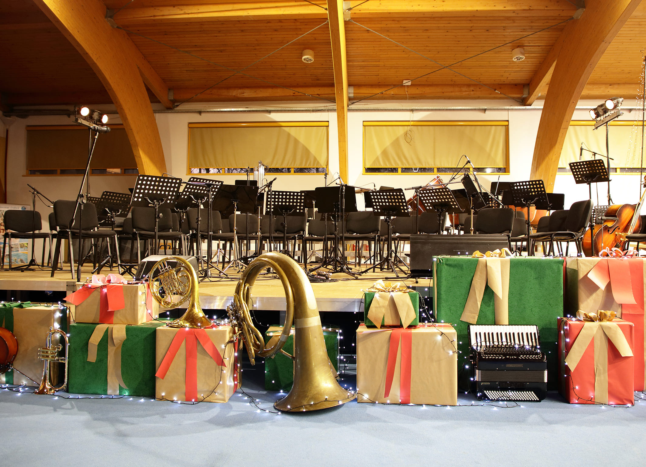 Koncert orkestrov in zbora