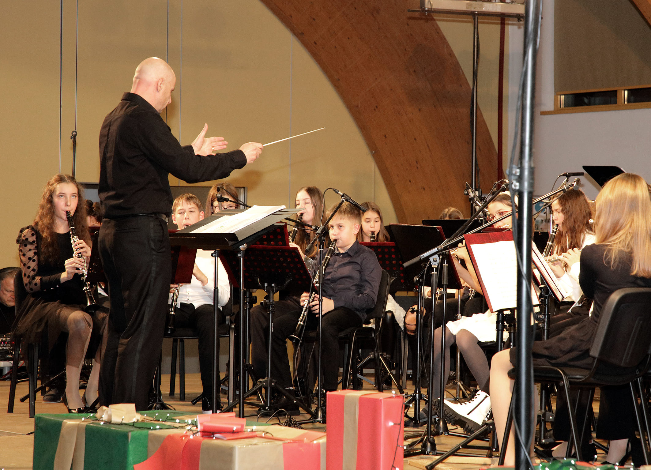 Koncert orkestrov in zbora