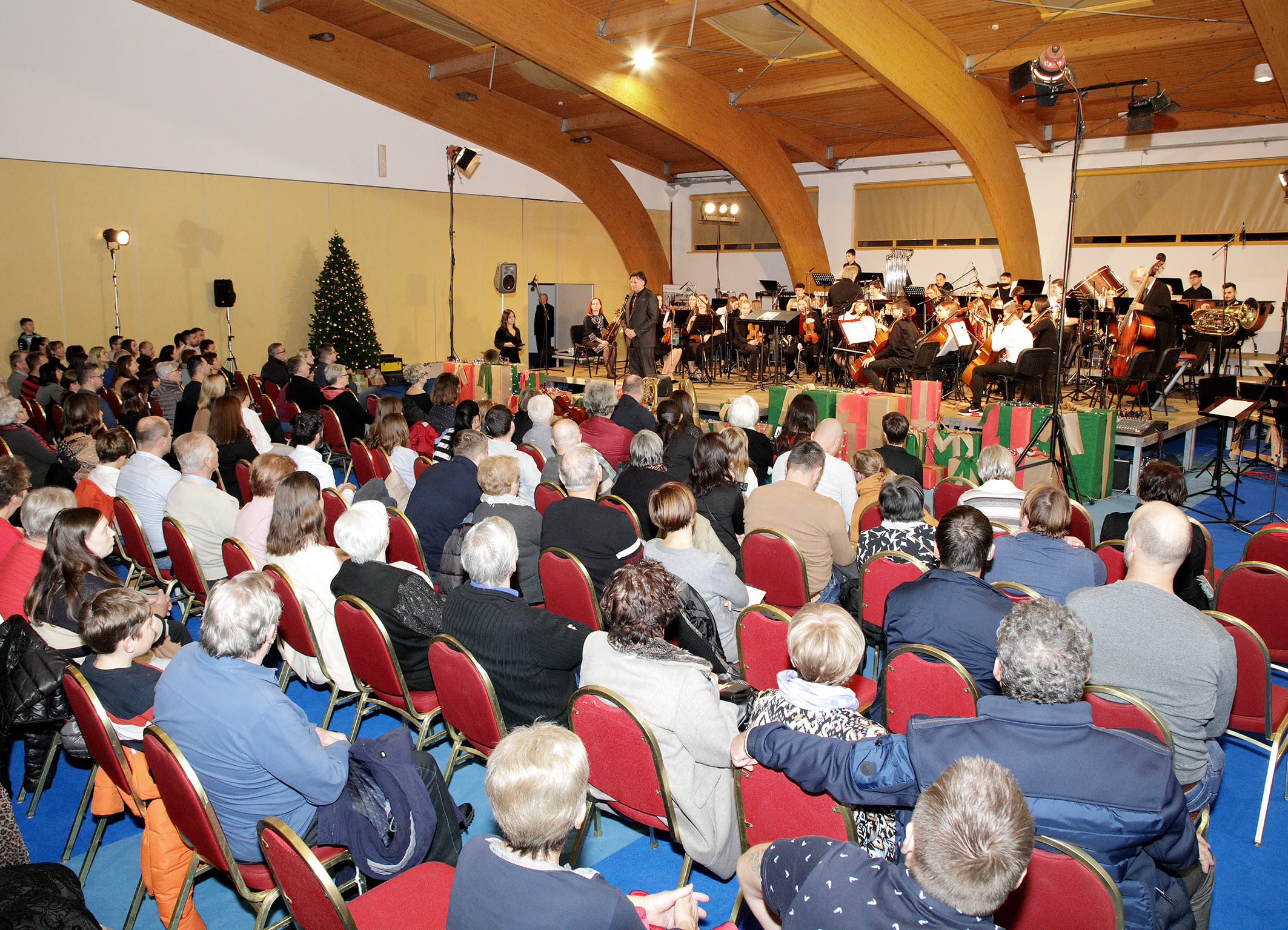 Koncert orkestrov in zbora
