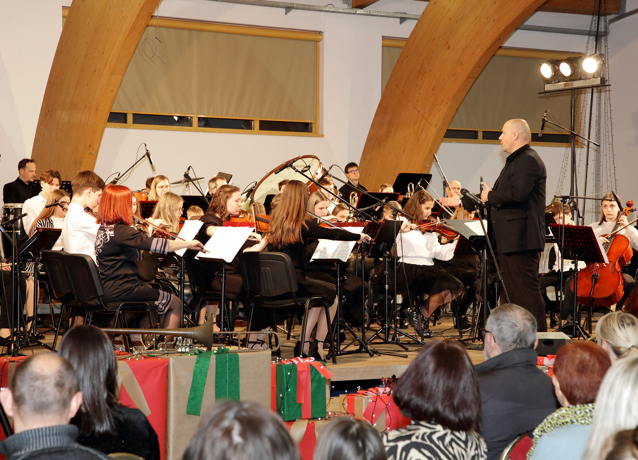 Koncert orkestrov in zbora
