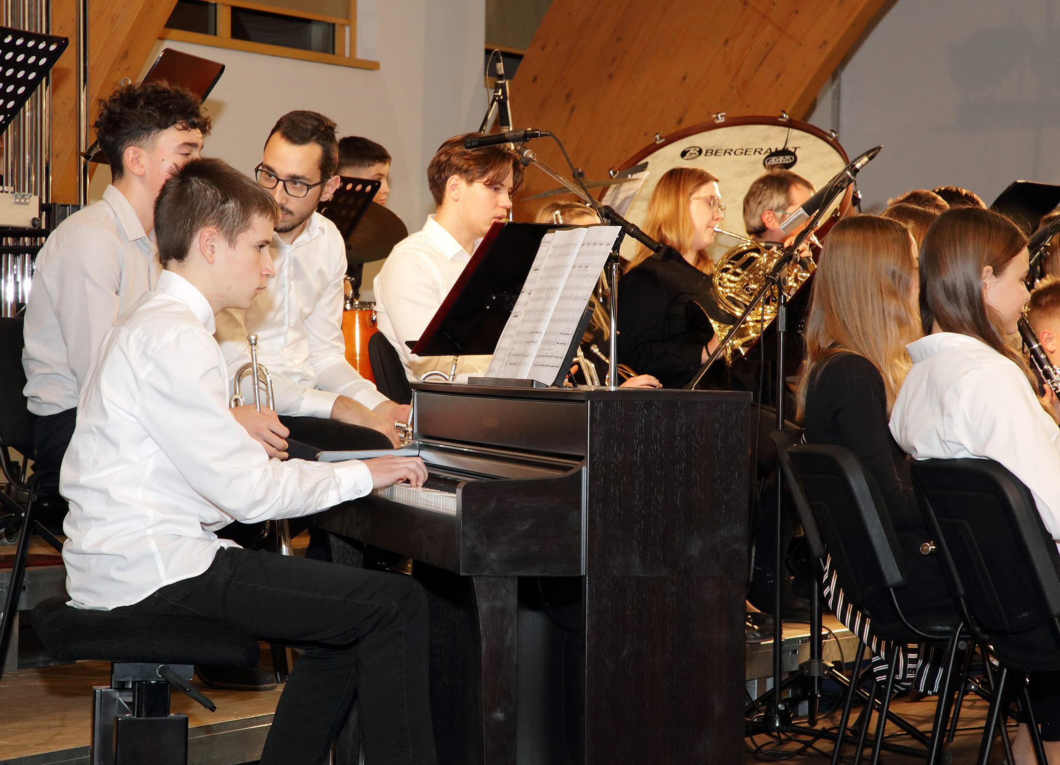 Koncert orkestrov in zbora