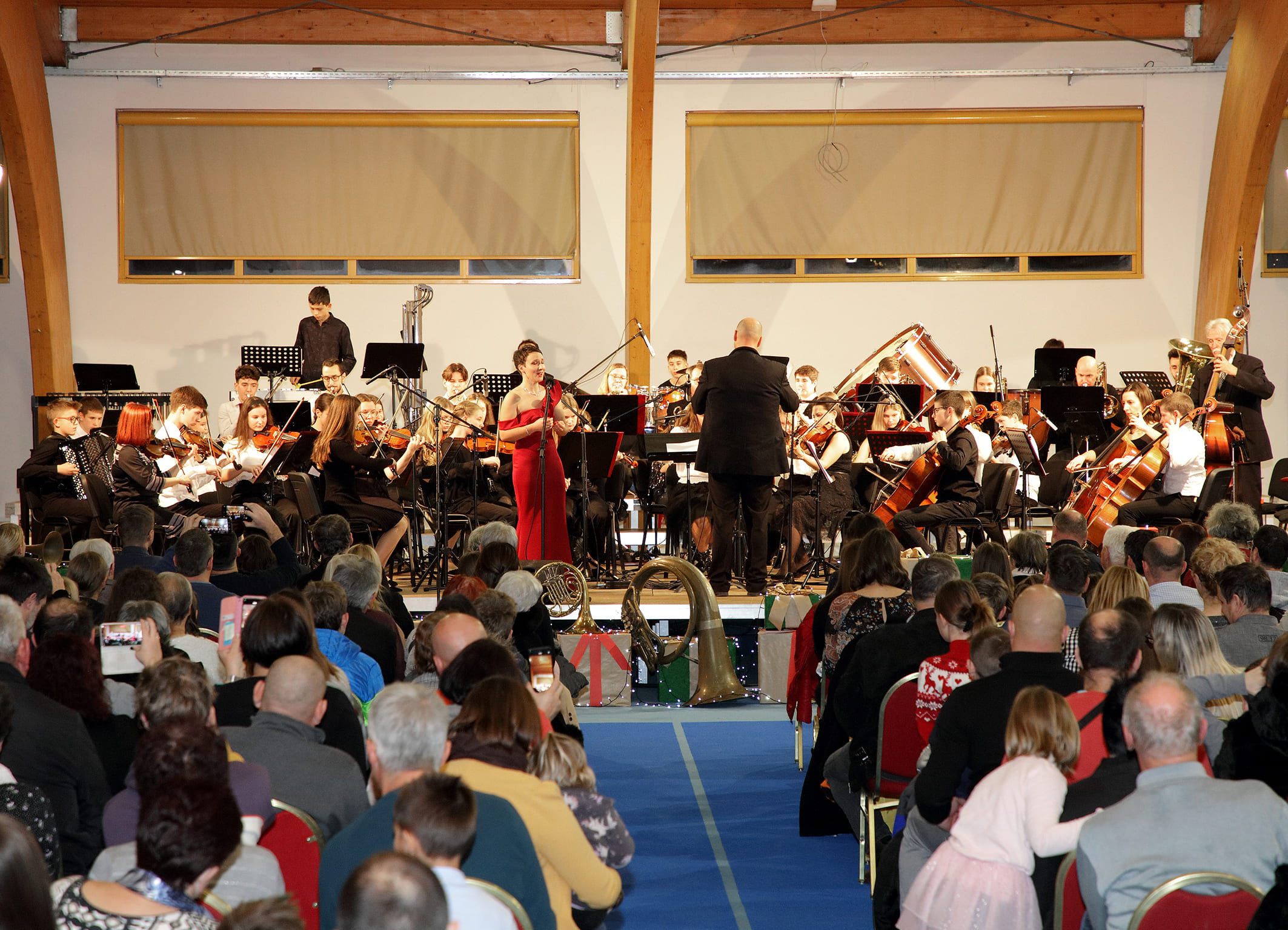 Koncert orkestrov in zbora