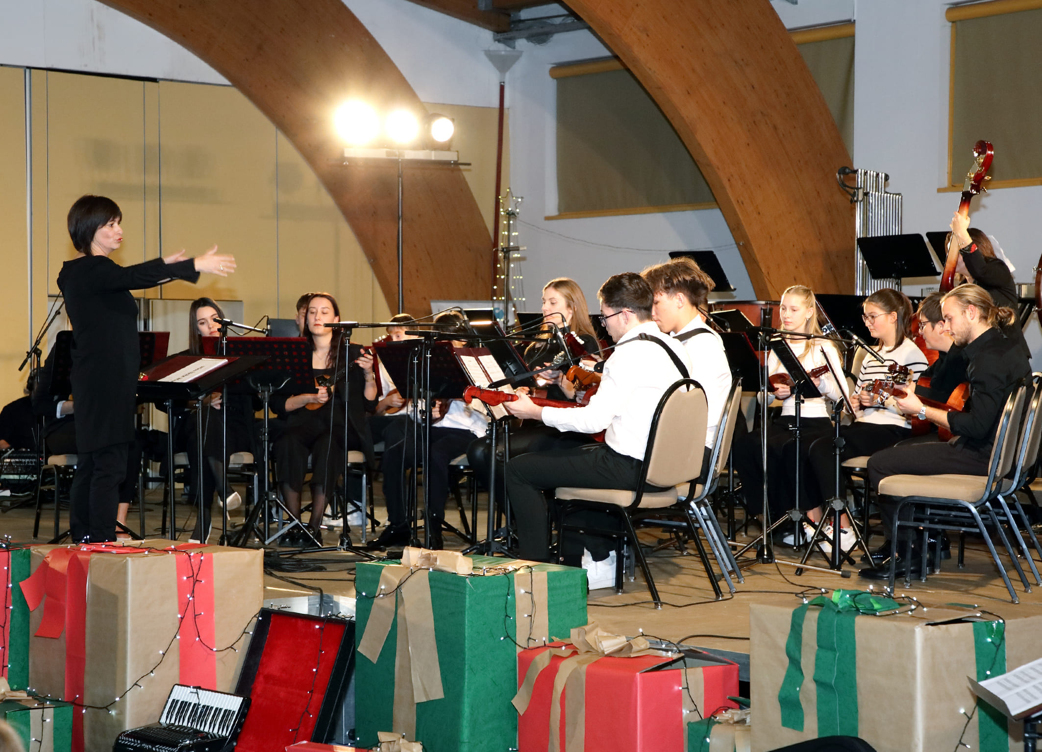 Koncert orkestrov in zborov